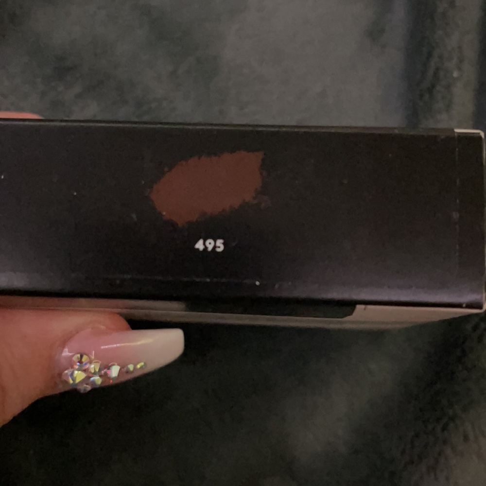 Fenty 495 Pro Filt’r Soft Matte Longwear Powder Foundation - Picture 3 of 5